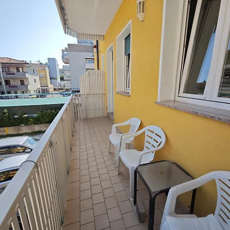 Marisel Apartment *